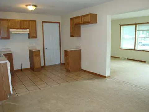 108 3rd St E, Belvidere, IL 61008 photo 3