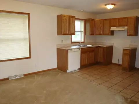 108 3rd St E, Belvidere, IL 61008 photo 2