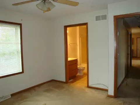 108 3rd St E, Belvidere, IL 61008 photo 4