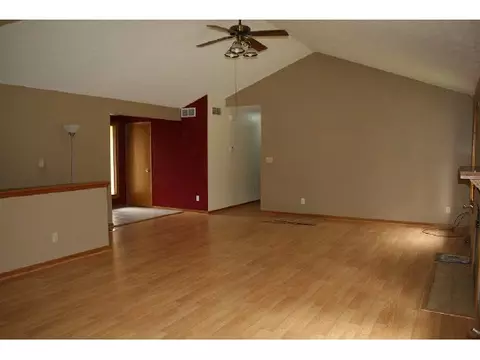 11051 Centennial Dr, Roscoe, IL 61073 photo 2