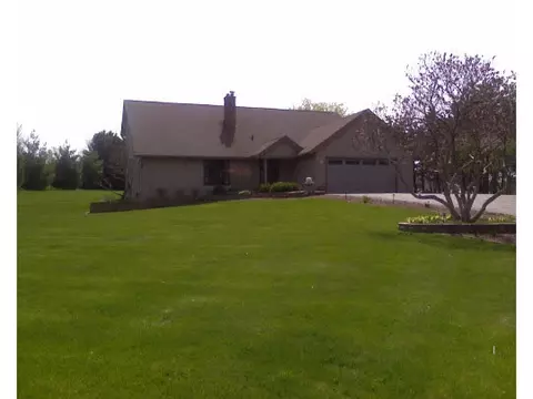 10334 Moonglow Dr, Roscoe, IL 61073 photo 1