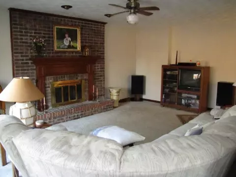 4070 Montclair, Roscoe, IL 61073 photo 4