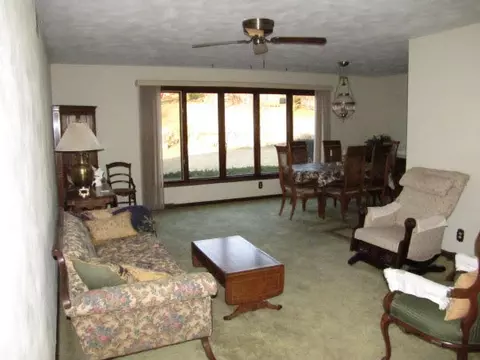 4070 Montclair, Roscoe, IL 61073 photo 6