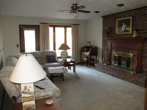 4070 Montclair, Roscoe, IL 61073 photo 3
