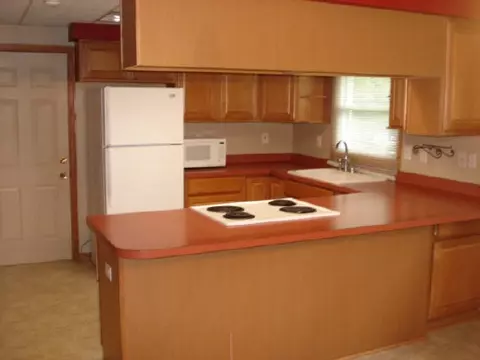 5352 Wallace Dr, Roscoe, IL 61073 photo 2