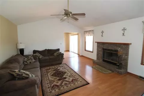 9765 Redfield, Roscoe, IL 61073 photo 2