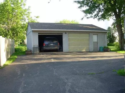 105 E Front St, Mount Morris, IL 61054 photo 2