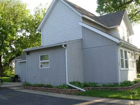 105 E Front St, Mount Morris, IL 61054 photo 3