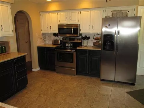 10258 Ray Dr, Roscoe, IL 61073 photo 2