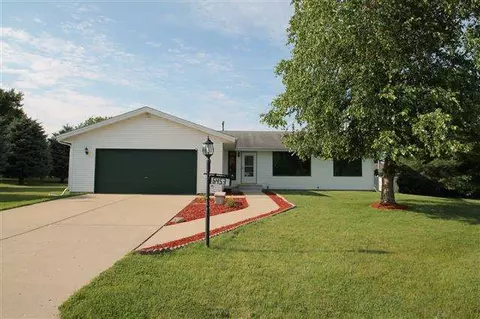 6453 Greystone Dr, Roscoe, IL 61073 photo 1