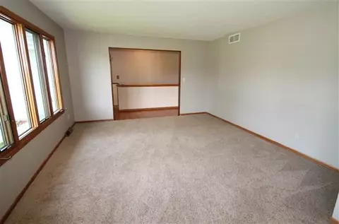6453 Greystone Dr, Roscoe, IL 61073 photo 3