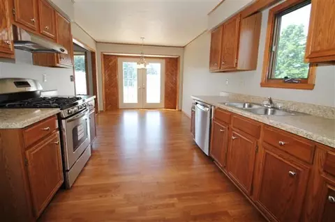 6453 Greystone Dr, Roscoe, IL 61073 photo 4