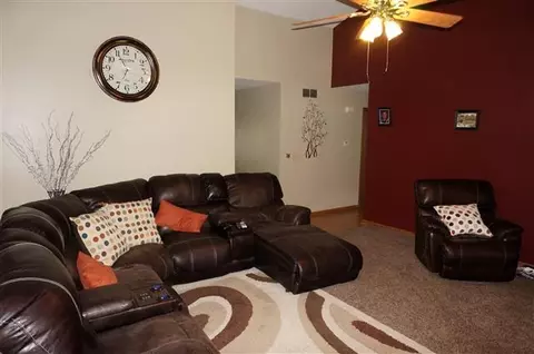 614 Valley View Dr, Pecatonica, IL 61063 photo 4