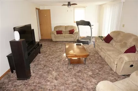 614 Valley View Dr, Pecatonica, IL 61063 photo 5