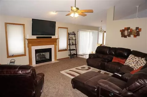 614 Valley View Dr, Pecatonica, IL 61063 photo 3