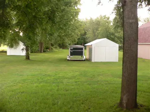 125 E North St, Capron, IL 61012 photo 13