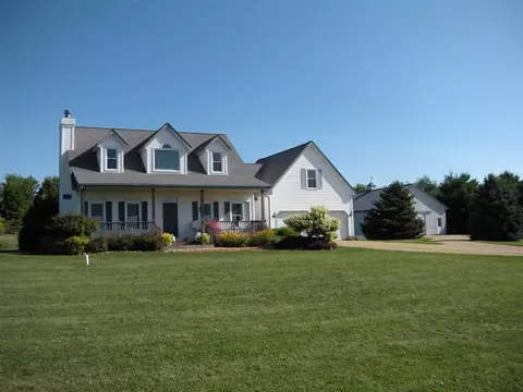 17977 Laube Rd, Davis, IL 61019 photo 2