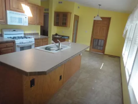 320 Elder Ln, Belvidere, IL 61008 photo 3