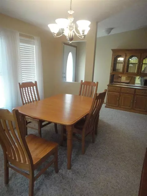 320 Elder Ln, Belvidere, IL 61008 photo 4