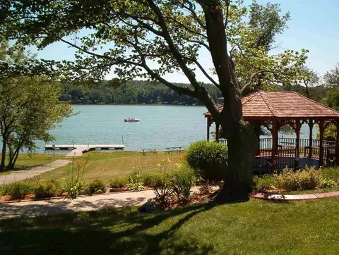 1649 Larchmont, Lake Summerset, IL 61019 photo 8