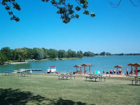 1649 Larchmont, Lake Summerset, IL 61019 photo 11
