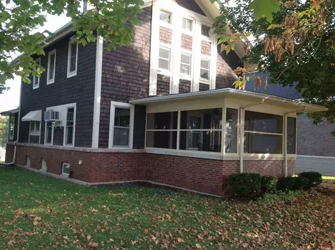 213 W 6th St, Pecatonica, IL 61063 photo 1