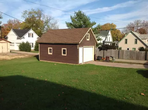 213 W 6th St, Pecatonica, IL 61063 photo 4