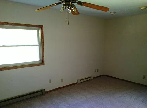 308 E Riverview Dr, Byron, IL 61010 photo 9