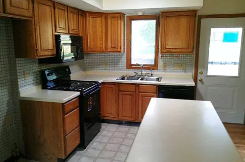 308 E Riverview Dr, Byron, IL 61010 photo 3