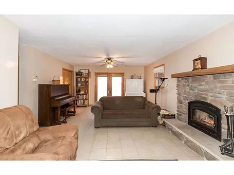 14450 Saunders Rd, Pecatonica, IL 61063 photo 5