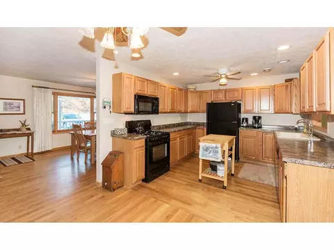 14450 Saunders Rd, Pecatonica, IL 61063 photo 8