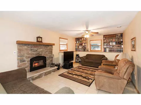 14450 Saunders Rd, Pecatonica, IL 61063 photo 4