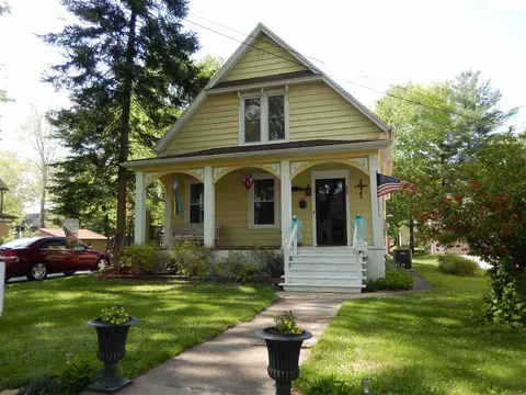 623 E Chamberlin St, Dixon, IL 61021 photo 1