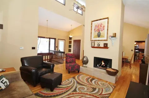 7925 Bond Dr, Roscoe, IL 61073 photo 5