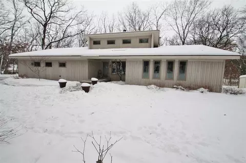 7925 Bond Dr, Roscoe, IL 61073 photo 1