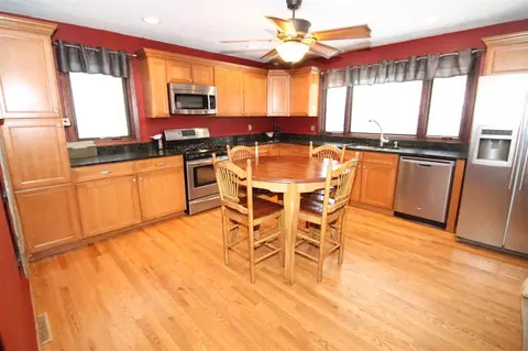 7925 Bond Dr, Roscoe, IL 61073 photo 11