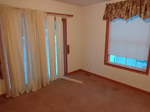 225 E 7th St, Pecatonica, IL 61063 photo 5