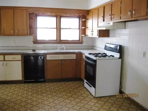 412 S Main St, Leaf River, IL 61047 photo 2