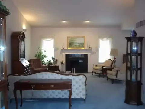 605 E Buffalo St, Polo, IL 61064 photo 2