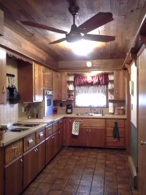1108 Dorr Rd, South Beloit, IL 61080 photo 4