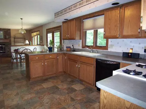 7736 Thistle Rdg, Roscoe, IL 61073 photo 12