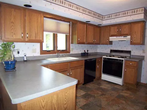 7736 Thistle Rdg, Roscoe, IL 61073 photo 9