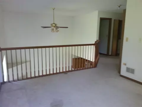 647 Lancaster Cir, Elgin, IL 60123 photo 5