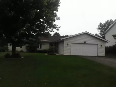 908 Brandy Bend Rd, Roscoe, IL 61073 photo 2