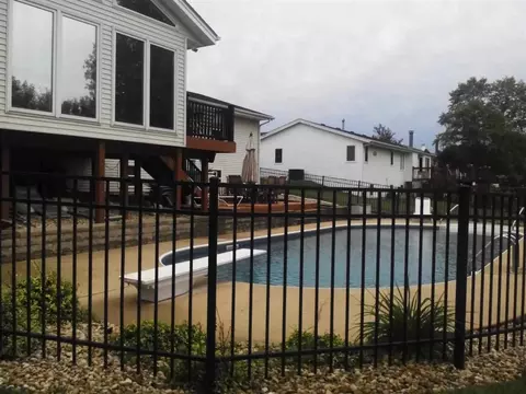 908 Brandy Bend Rd, Roscoe, IL 61073 photo 3