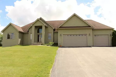 12394 Serene Dr, Durand, IL 61024 photo 2