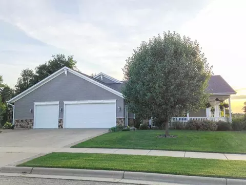 2880 Deer Path Way, Beloit, WI 53511 photo 1