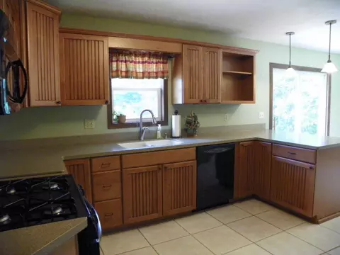 702 E Soper St, Winnebago, IL 61088 photo 7
