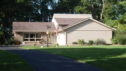 11542 Bend Riv, Roscoe, IL 61073 photo 2