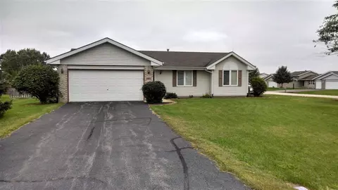 10697 Meadowsweet Ln, Roscoe, IL 61073 photo 1